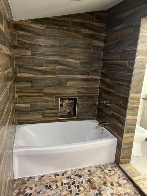Luxury 2Br Within Walking Distance To Nightlife!! Villa Covington Ngoại thất bức ảnh